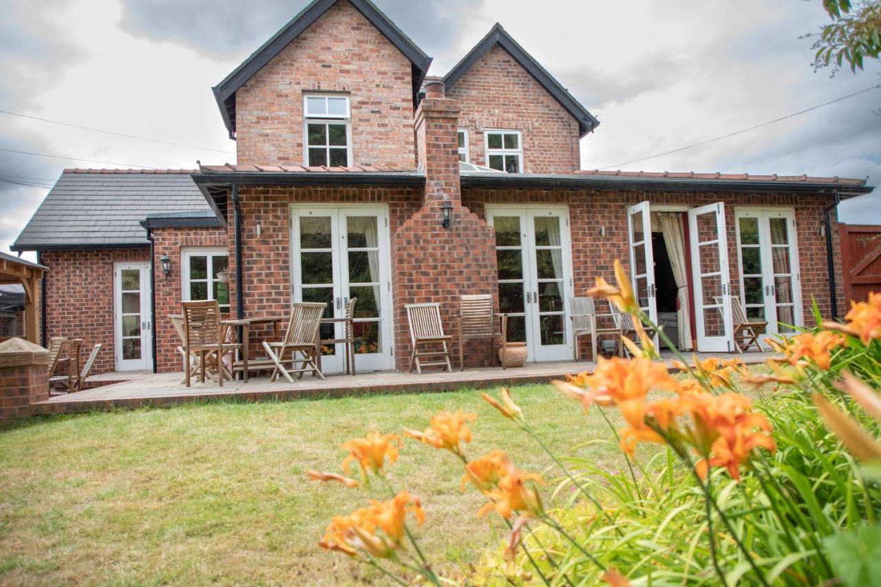 Mere Brook House Wirral Esterno foto